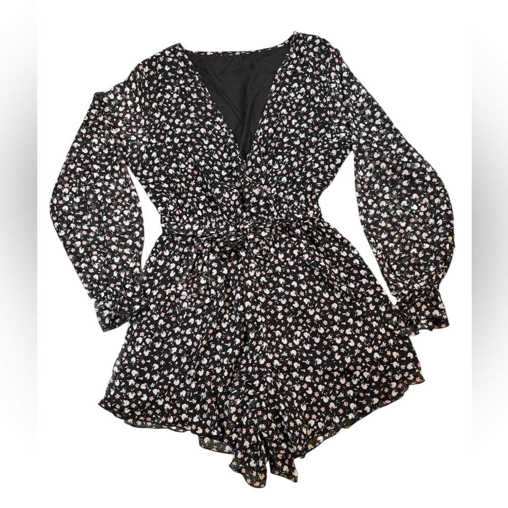 Cupshe Black Floral Long Sleeve Romper Sz Small V-Neck Tie Waist NWT